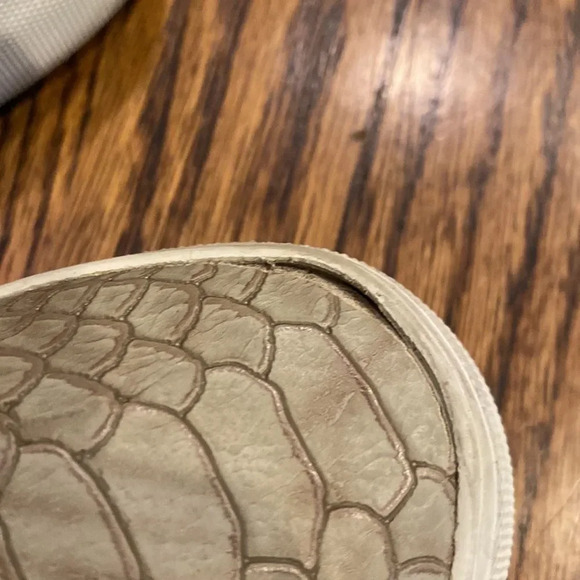 J Slides Women's 8 Beige Slip On Sneaker Snakeskin Print Embossed Loafer Shoes - Picture 7 of 9